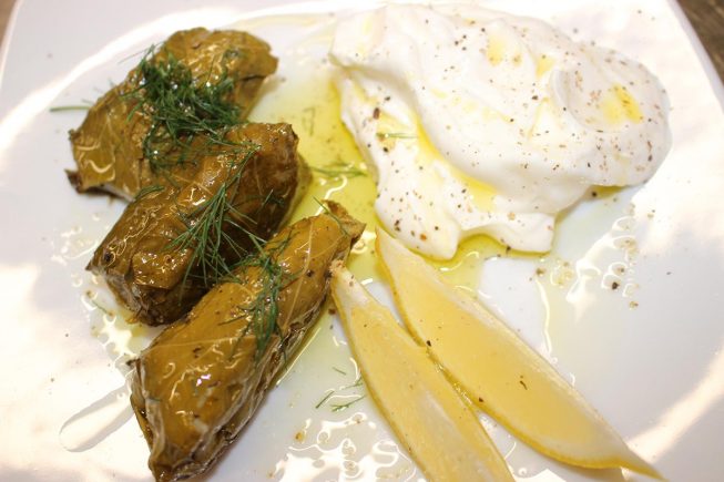 Frisch gemacht bei Villa Maria | Kreta kulinarisch: Dolmades (Gefüllte Weinblätter)!