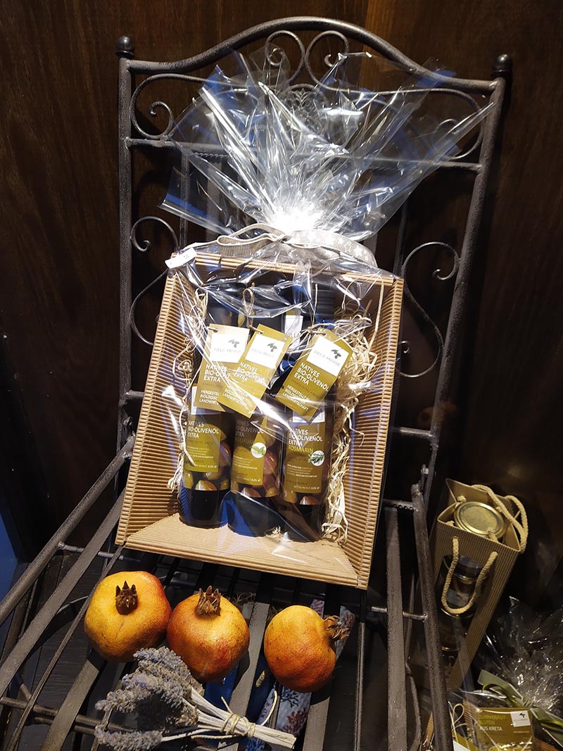 Neu bei Villa Maria in Wien 8: Lieferservice für Weihnachtsgeschenke.