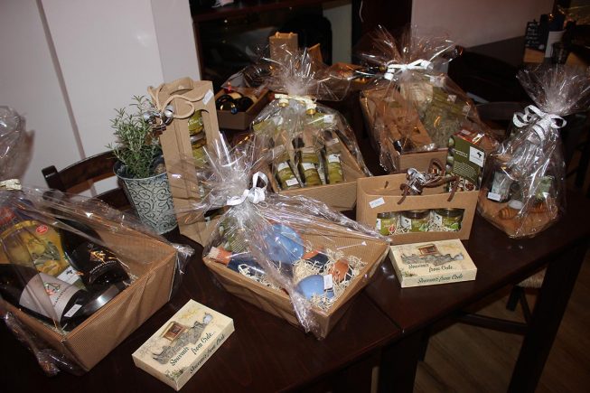 Weihnachtspäckchen – fertig zum Abholen bei Villa Maria | Kreta kulinarisch