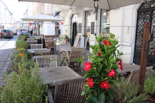 Die Gastgarten-Saison ist – fast – eröffnet…  😊