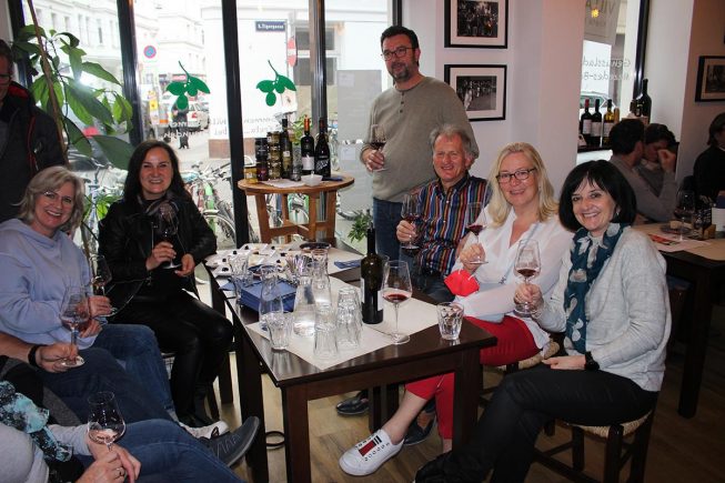 “Eat the World – Tour: Wien-Josefstadt” zu Gast bei Villa Maria – Genussladen & Mezedes-Bar in Wien 8…