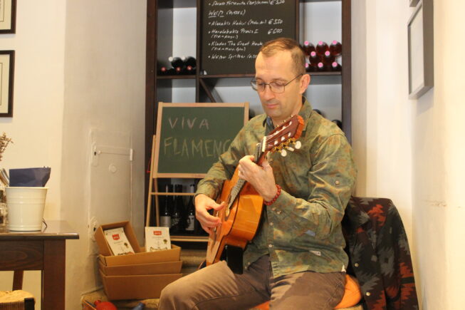 Matineé La Música Latina bei Villa Maria | Kreta kulinarisch: David Loreck spielte „Flamenco – Rundreise durch Spanien“. Der Event.