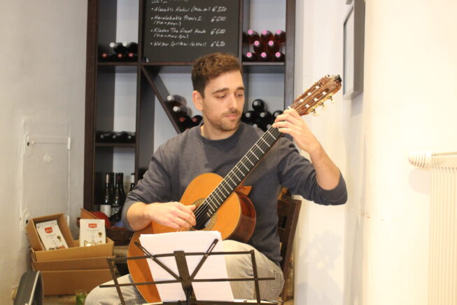 Matineé La Música Latina bei Villa Maria | Kreta kulinarisch: Jaime Romero Agudo spielte „Miniaturstücke aus Spanien & Südamerika, Teil 1“. Der Event.